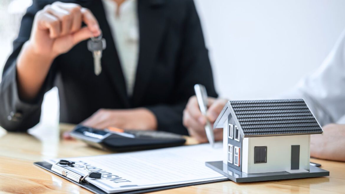 Jak profesjonalna agencja nieruchomości może ułatwić proces zakupu wymarzonego domu?