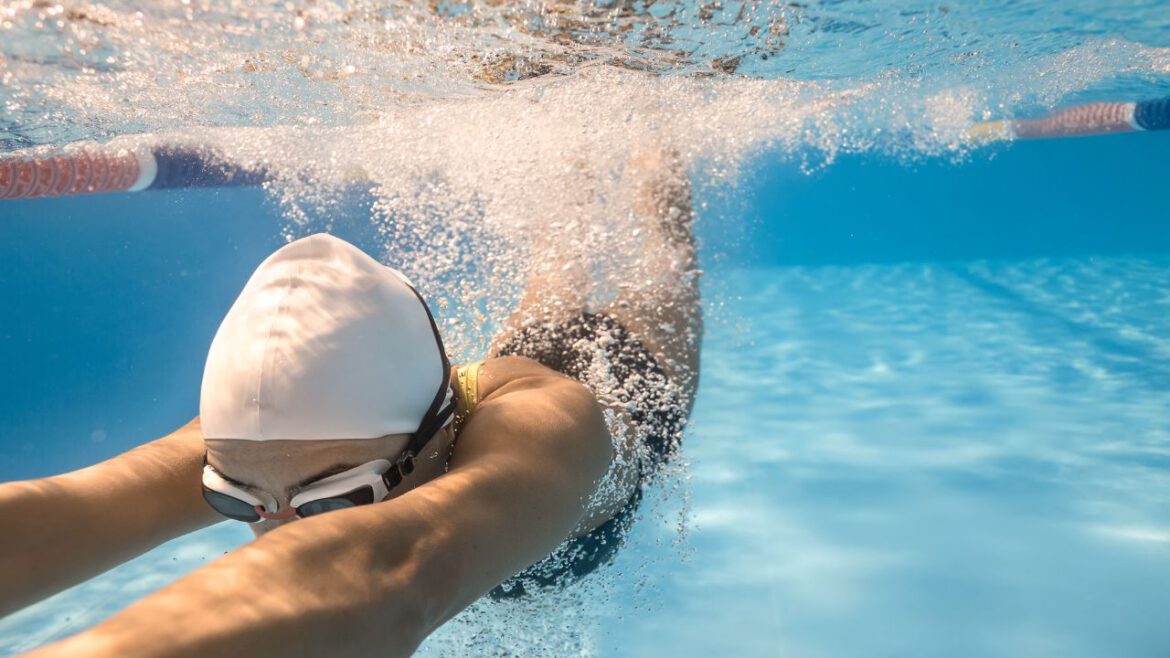 Kurs pływania w Warszawie: Dlaczego to pierwszy krok do sukcesu w triathlonie